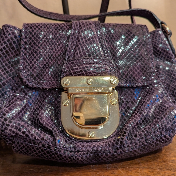 Michael Kors purple 💜 leather snakeskin print crossbody - Picture 3 of 15
